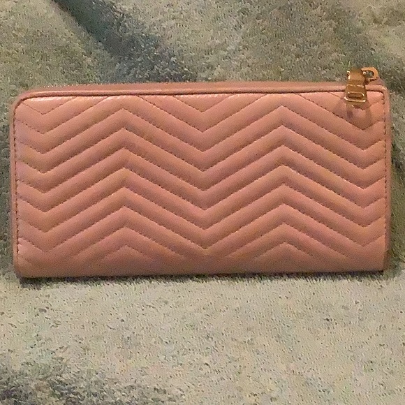 AUTHENTIC MIU MIU RIBBON ROUND ZIP QUILTED WALLET- Blush Pink/Taupe Color - Picture 5 of 12